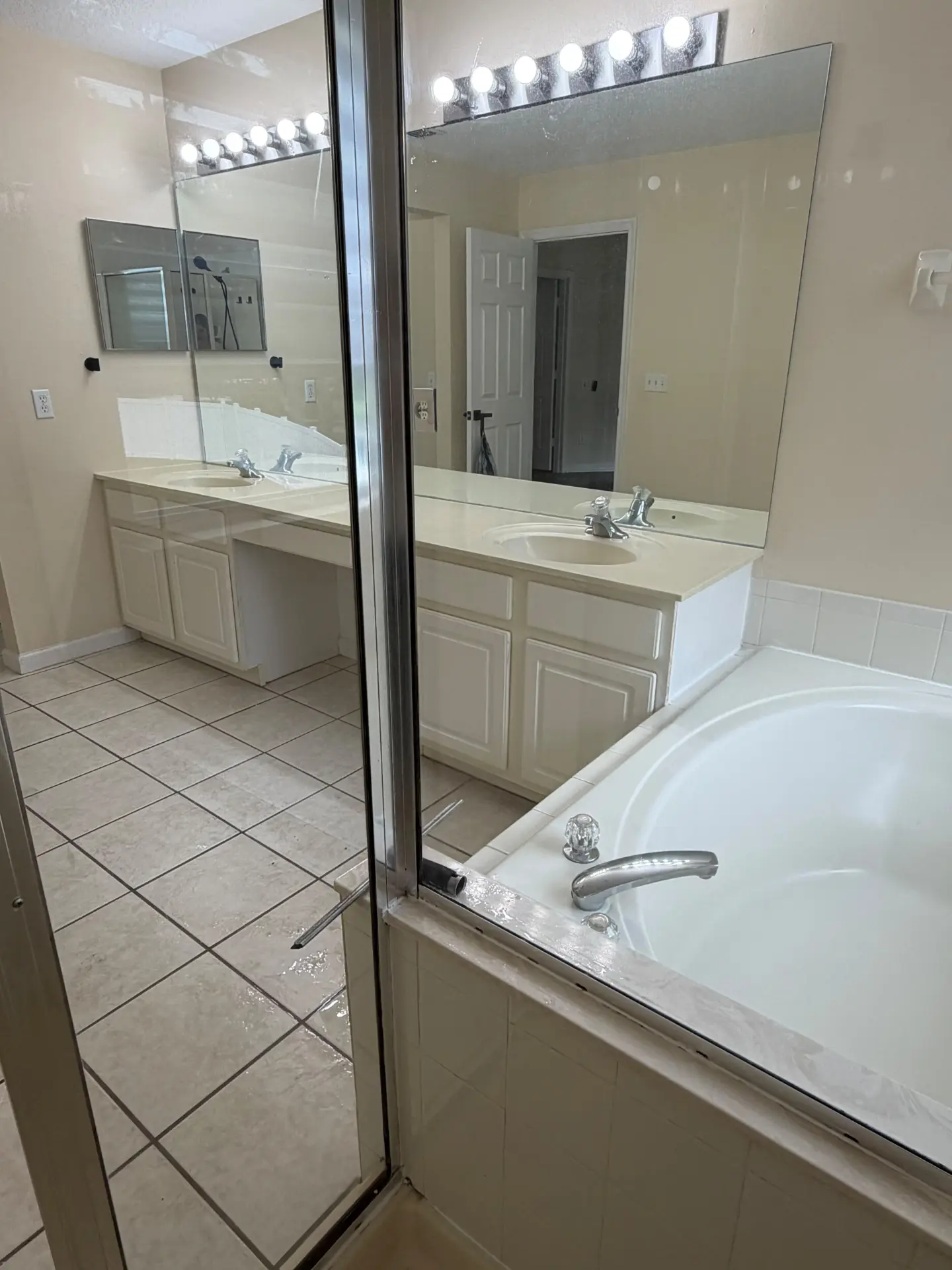 Bathroom deep cleaning — After