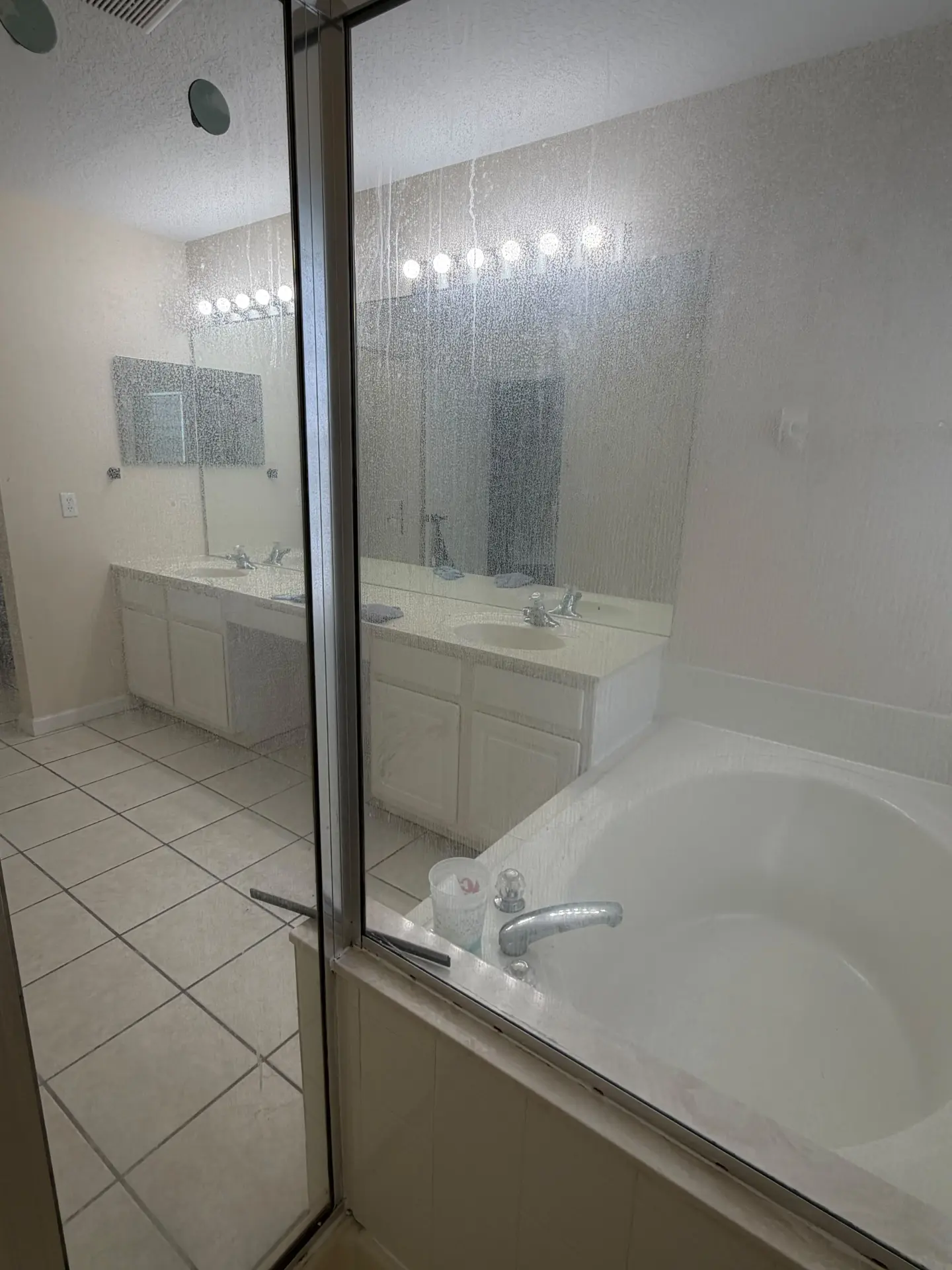 Bathroom deep cleaning — Before